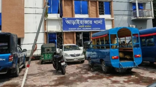 নারায়ণগঞ্জে পুলিশের টহল গাড়িতে ডাকাতির চেষ্টা