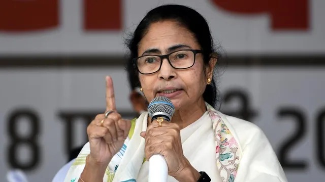 ‘আমার সাথে খেলতে আইসো না’,হুঙ্কার দিলেন মমতা