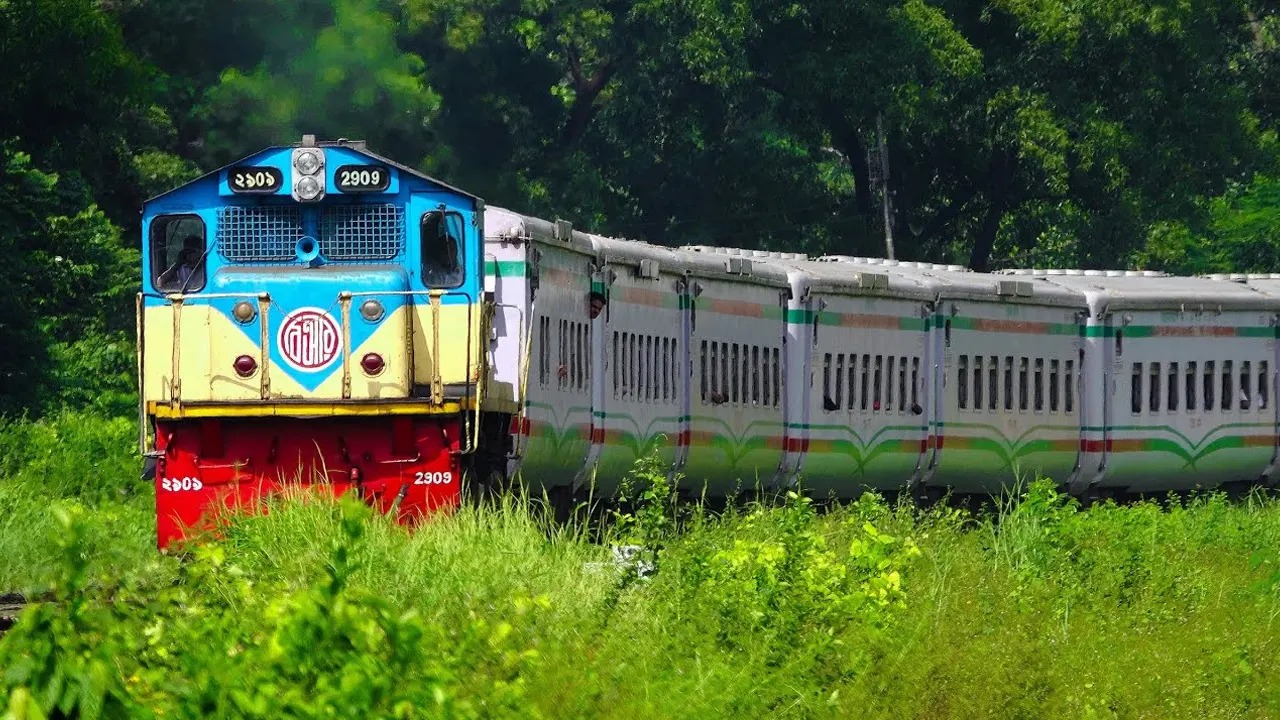 মাধবপুরে কালনী এক্সপ্রেসের ইঞ্জিন বিকল, সারা দেশের ট্রেন চলাচল বন্ধ