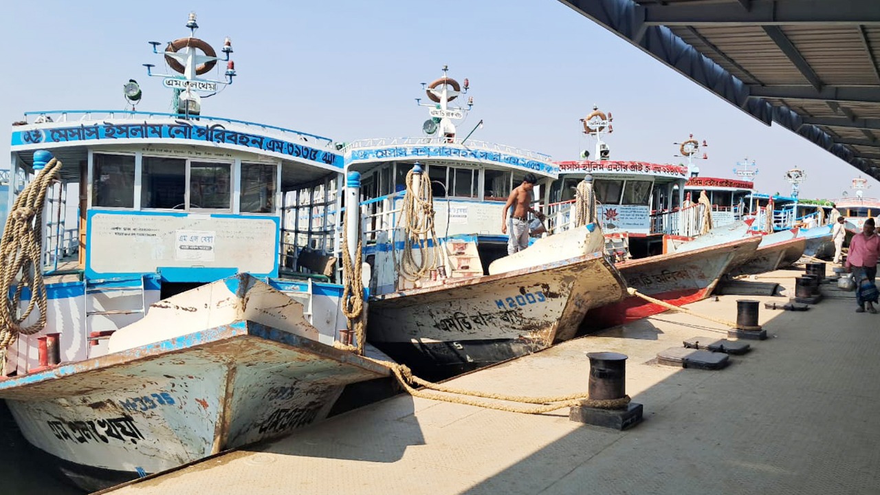 পদ্মা সেতুর পর দৌলতদিয়া-পাটুরিয়া ফেরিঘাটে কর্মহীনতার ছায়া