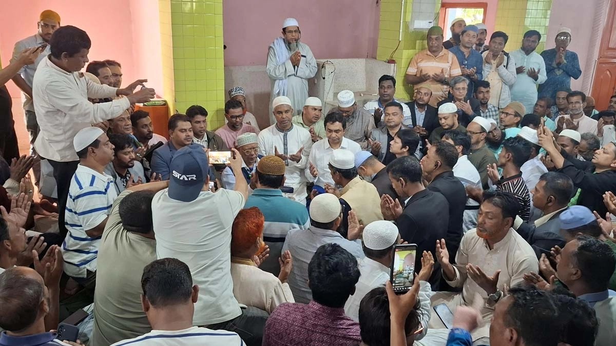 ফেনীতে খালেদা জিয়ার সুস্থতার জন্য দোয়া মাহফিল অনুষ্ঠিত