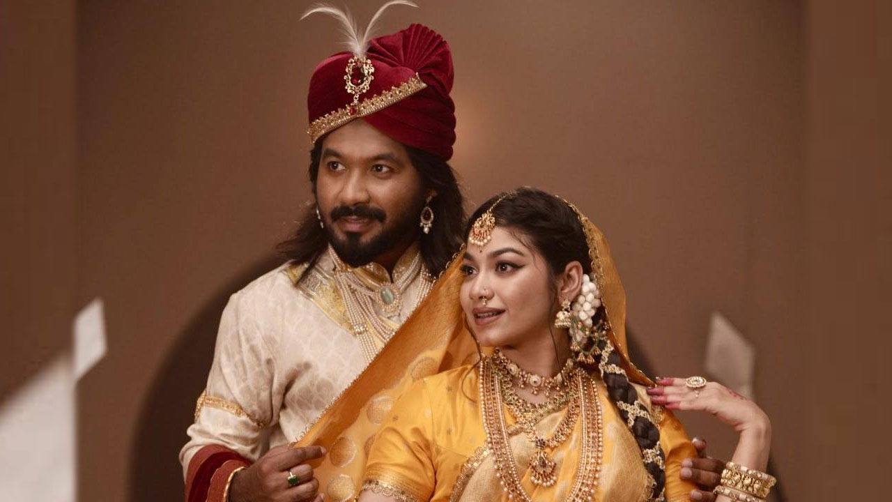 রাজকীয় রূপে চমকে দিলেন পলাশ–ইভানা