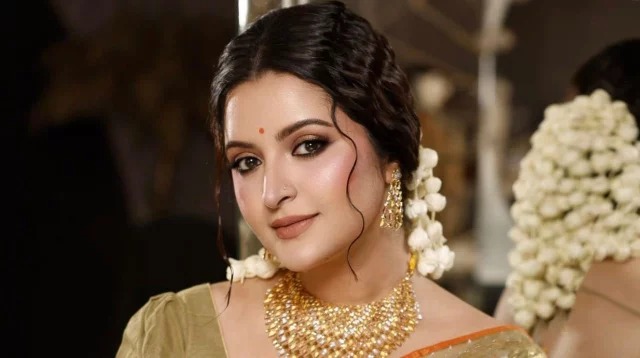 চ্যালেঞ্জ ছুড়ে দিয়ে ভাইরাল পরীমণি