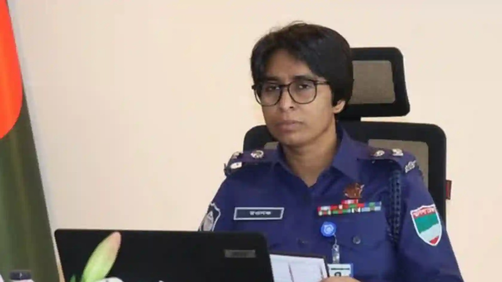 শরীয়তপুরে প্রথমবারের মতো নারী পুলিশ সুপার রওনক জাহানের যোগদান