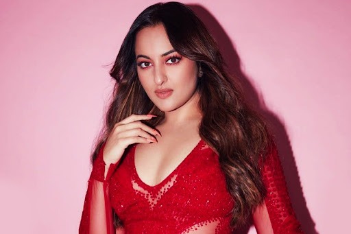 ট্রোলিংয়ের মুখে নিজের মানসিক শান্তি কিভাবে রাখেন সোনাক্ষী সিনহা?