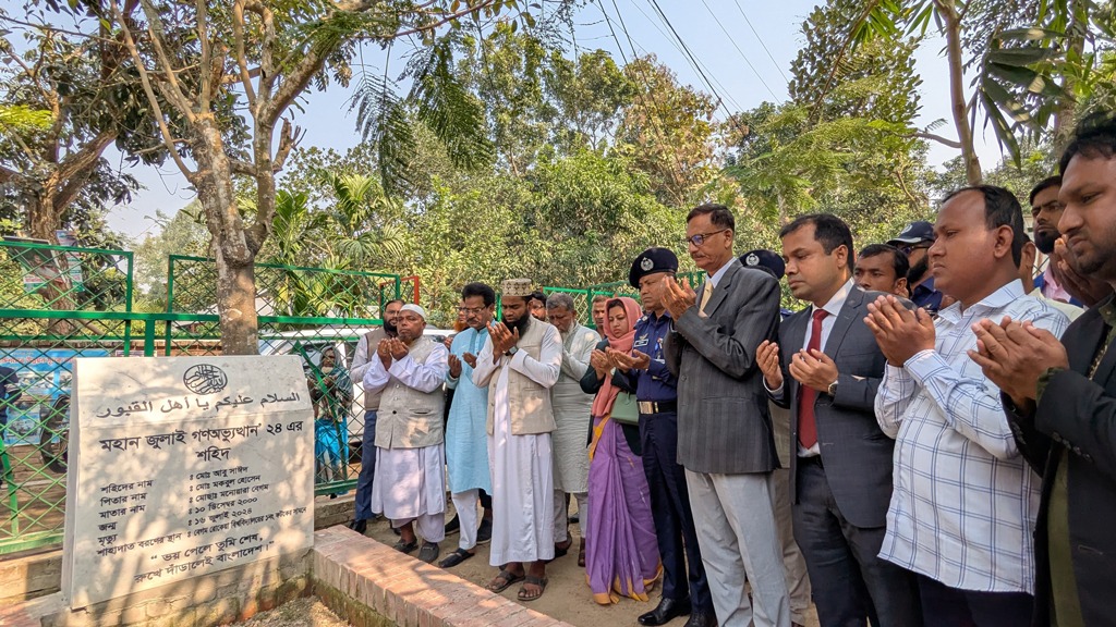 শহীদ আবু সাঈদের কবর জিয়ারত করলেন পররাষ্ট্র উপদেষ্টা