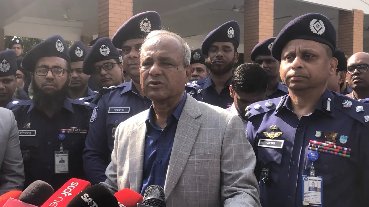 নরসিংদীতে সন্ত্রাস ও মাদক নির্মূলে যৌথ অভিযান:স্বরাষ্ট্র উপদেষ্টা