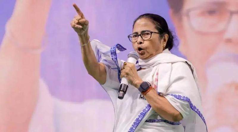 নারীদের রান্নাঘরের সরঞ্জাম হাতে প্রস্তুত থাকতে বললেন মমতা
