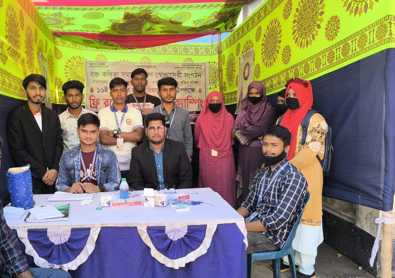 রক্ত কণিকার আয়োজনে শহীদ মিনারে পুষ্প অর্পণ ও ফ্রি ব্লাড গ্রুপিং ক্যাম্পিং