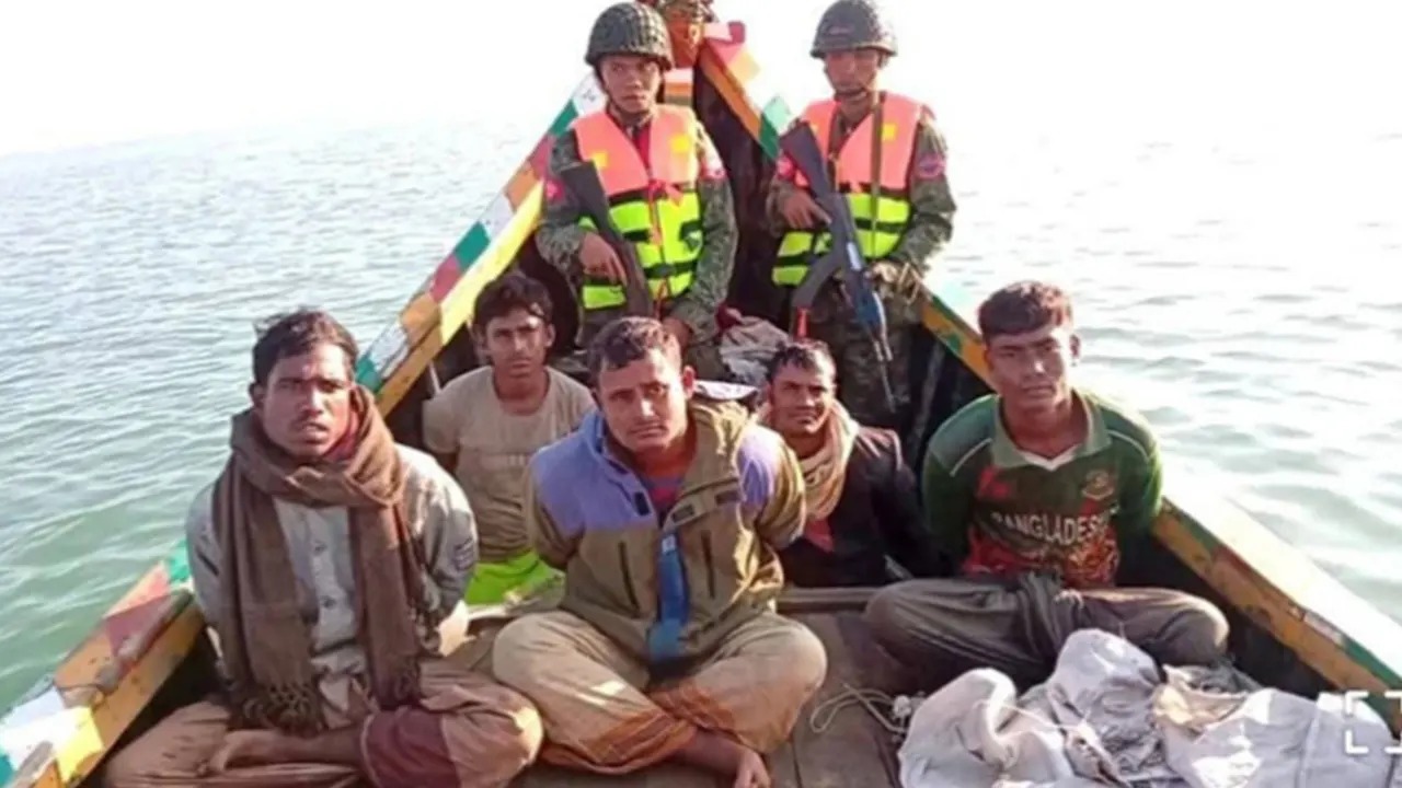 কক্সবাজারে সাগরে মাছ ধরতে যাওয়া ৯ জেলে আটক করেছে আরাকান আর্মি