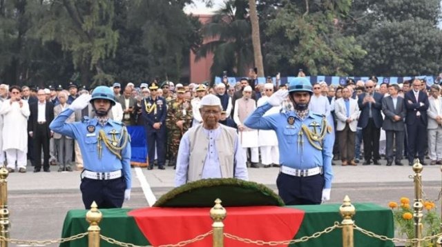 এ কে খন্দকারের জানাজায় প্রধান উপদেষ্টা অধ্যাপক মুহাম্মদ ইউনূসের অংশগ্রহণ