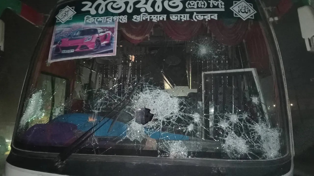 গণসংবর্ধনায় যাওয়ার পথে নরসিংদীতে বিএনপি নেতাকর্মীদের ওপর হামলা