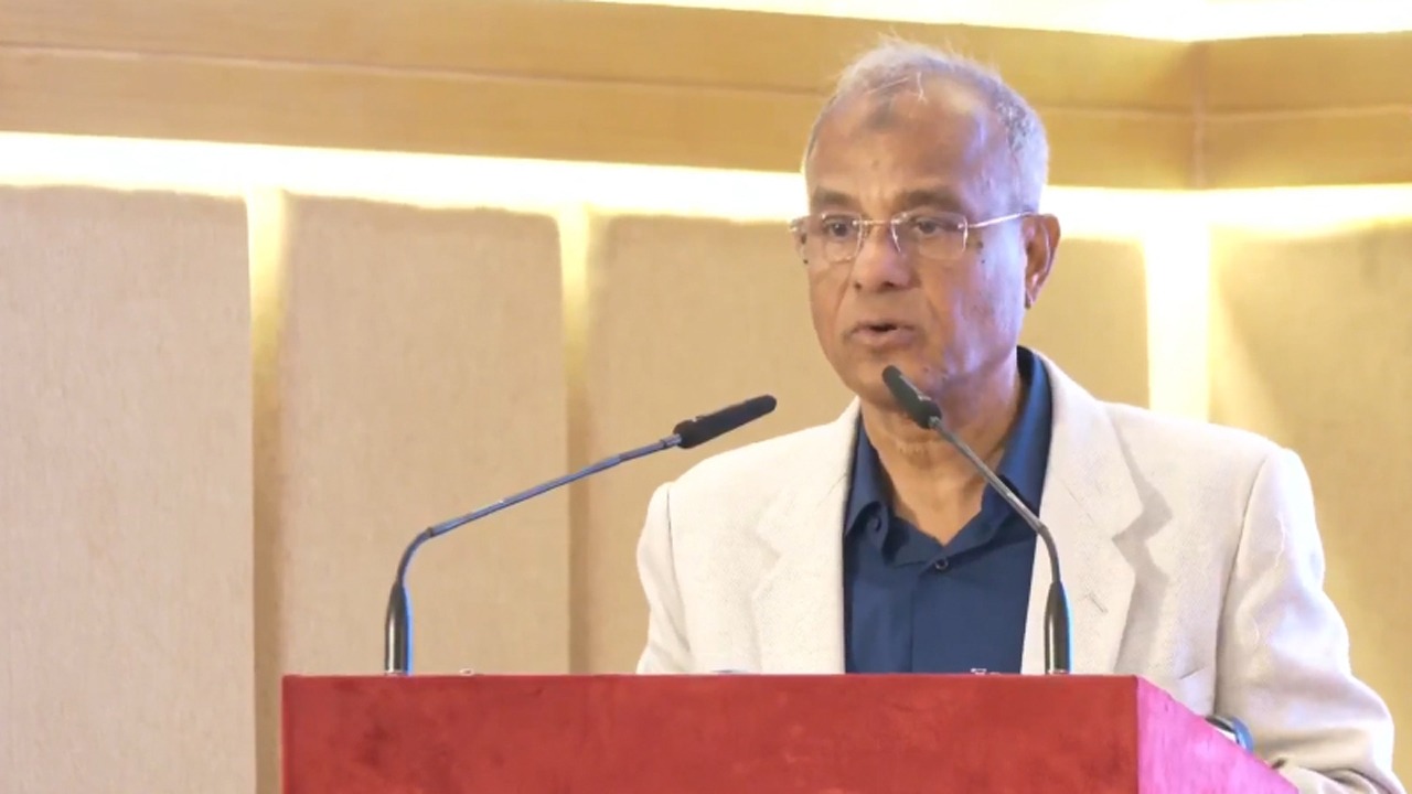 সীমান্ত দিয়ে অপরাধী পালানো ঠেকাতে বিজিবিকে কঠোর সতর্কতার নির্দেশ স্বরাষ্ট্র উপদেষ্টার