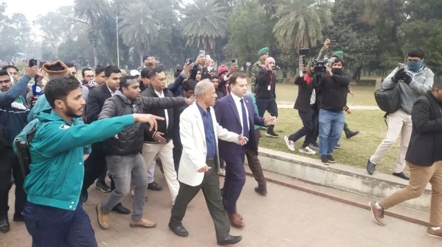 বেগম খালেদা জিয়ার কবরের জায়গা পরিদর্শনে স্বরাষ্ট্র উপদেষ্টা