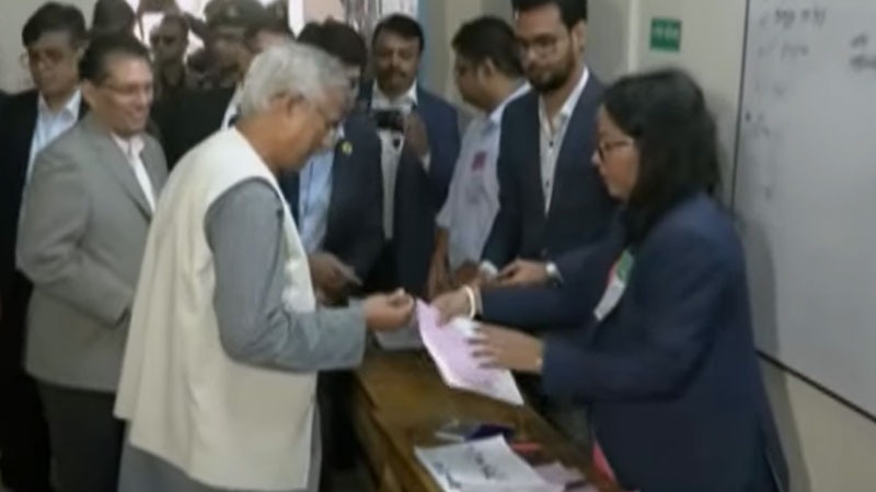ভোট দিলেন প্রধান উপদেষ্টা  ড. মুহাম্মদ ইউনূস