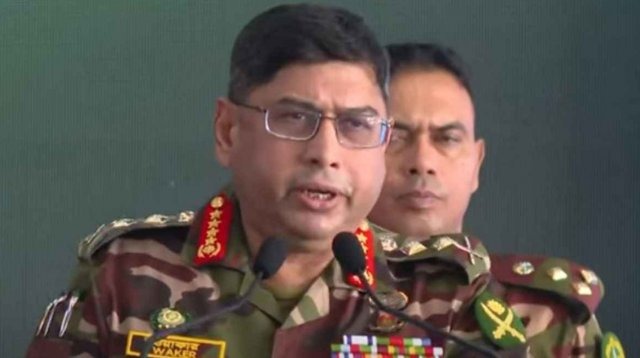 সেনাবাহিনী প্রধান জেনারেল ওয়াকার-উজ-জামান ভোট দেন