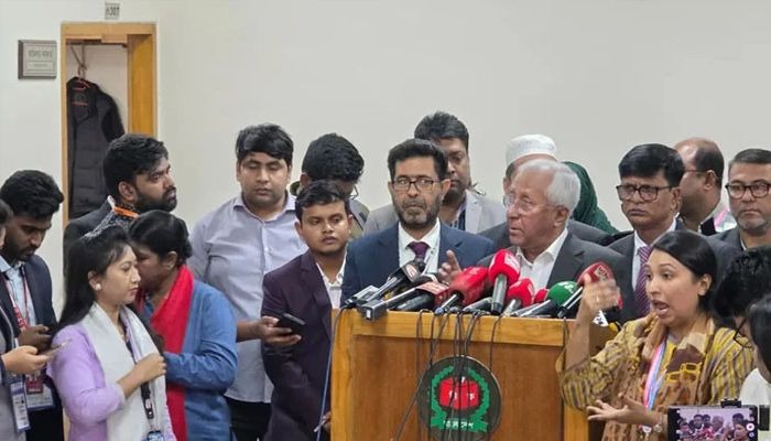 ইসির কাছে এসেছে ৬ লাখ ৪৮ হাজার পোস্টাল ব্যালট