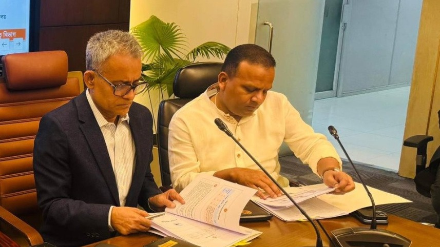সড়কে “সমঝোতার ভিত্তিতে” নেওয়া টাকা চাঁদা নয়:মন্ত্রী শেখ রবিউল আলম