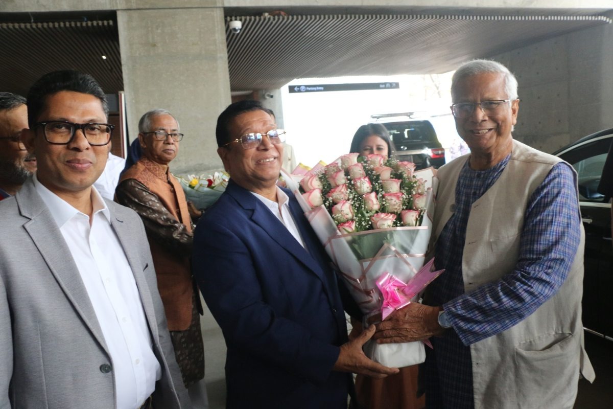 ড. মুহাম্মদ ইউনূস ১৮ মাস পর ফিরে এলেন তার কর্মস্থলে