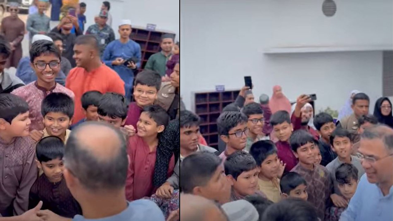 জুমার নামাজ শেষে শিশুদের সঙ্গে কুশল বিনিময়ে প্রধানমন্ত্রী