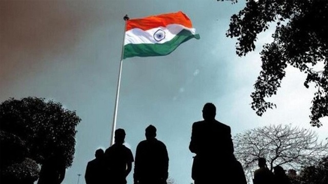 ভারতীয় পতাকা ‘প্রণাম করে’ চিকিৎসা নিতে হবে বাংলাদেশিদের!