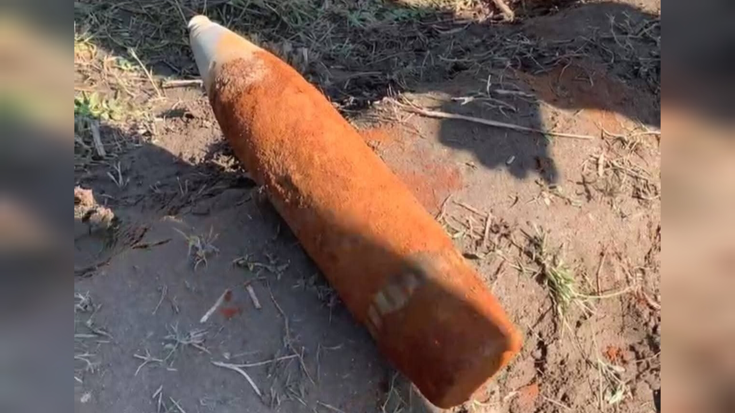 হাতীবান্ধায় জমি খুঁড়তে গিয়ে মিলল মুক্তিযুদ্ধের সময়ের মর্টার শেল