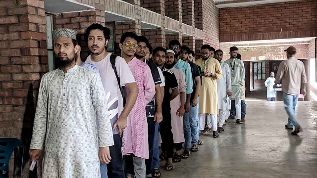 জাকসু নির্বাচনে ভোটগ্রহণ চলছে, অংশ নিচ্ছে ৮ প্যানেল