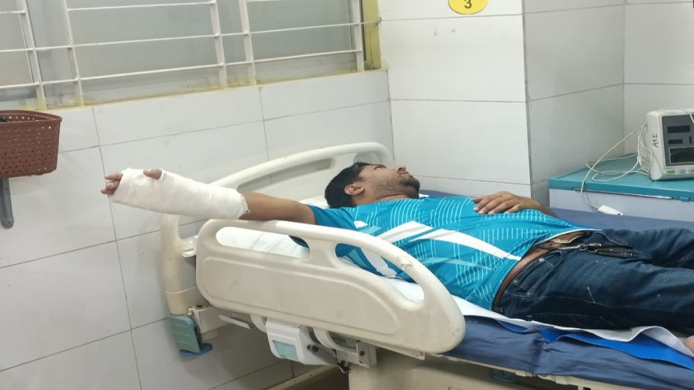 গাজীপুরে সাংবাদিকের ওপর সন্ত্রাসী হামলা, তিনজন আহত