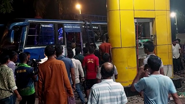 বাসে গ্যাস নেয়ার সময় সিলিন্ডার বিস্ফোরণ, নিহত ৩