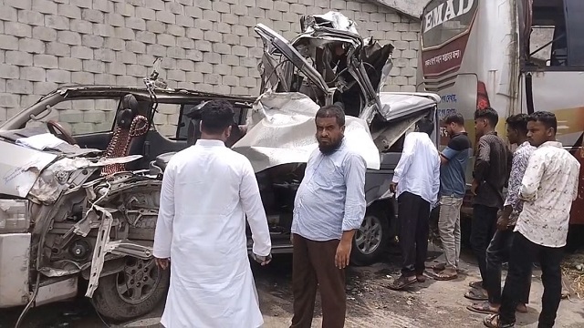 ঢাকা-ভাঙ্গা এক্সপ্রেসওয়েতে ত্রিমুখী সংঘর্ষ, থেমে গেল দুটি প্রাণের পথচলা
