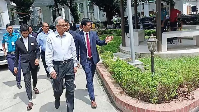 মুজিব-হাসিনা সেনাবিদ্বেষী ছিলেন: মাহমুদুর রহমান