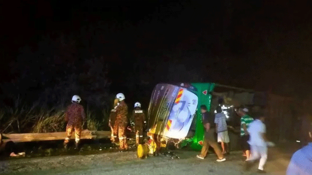 মালয়েশিয়ায় বাস দুর্ঘটনায় শিক্ষক-শিক্ষার্থীসহ নিহত ১৫
