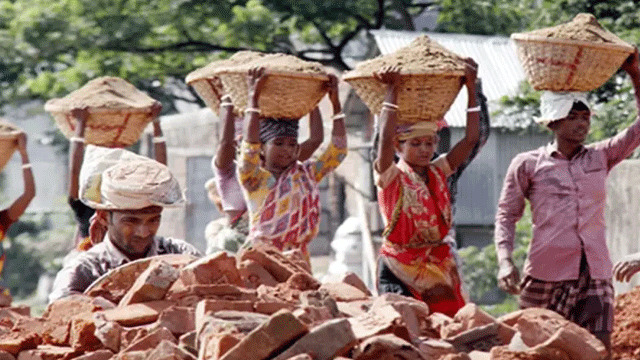 আজ মহান মে দিবস, শ্রমিকের অধিকার আদায়ের দিন
