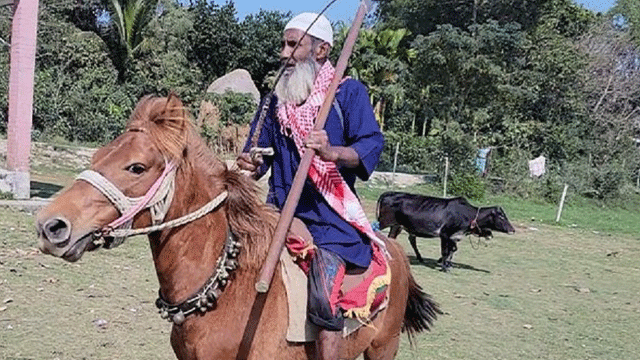 সেই গোরখোদক মনু মিয়া মারা গেছেন