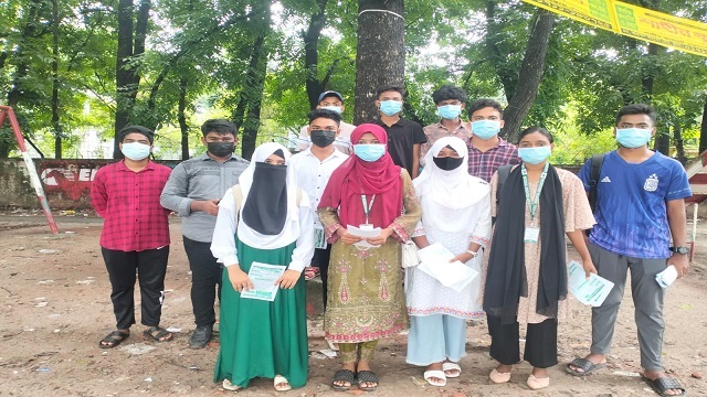 সাতক্ষীরায় করোনা সচেতনতামূলক কর্মসূচী: মাস্ক ও লিফলেট বিতরণ