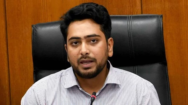 ছাত্র সংসদ নির্বাচনের সময় জানালেন উপদেষ্টা নাহিদ
