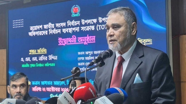 কোনো চাপে নতি স্বীকার নয়: ইউএনওদের নির্দেশ সিইসি'র
