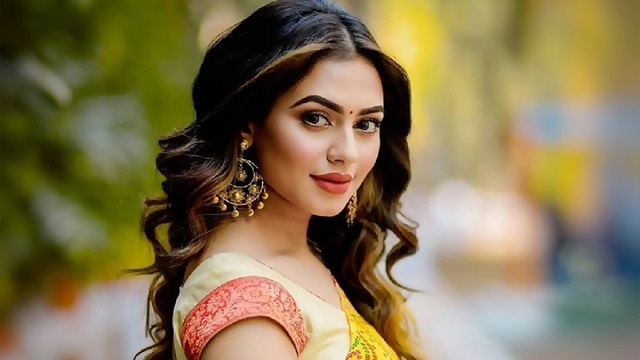 বিমানবন্দরে আটক অভিনেত্রী নুসরাত ফারিয়া