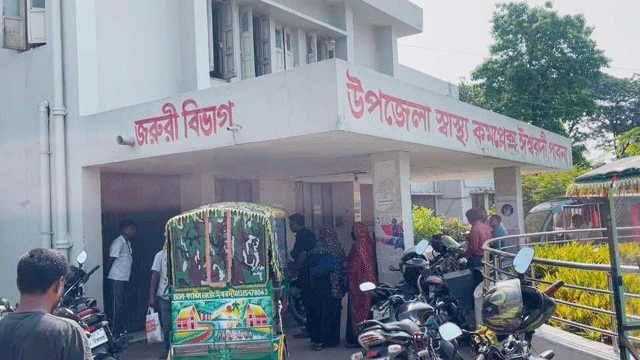 পাবনায় কাভার্ডভ্যান চাপায় মা-মেয়েসহ নিহত ৩