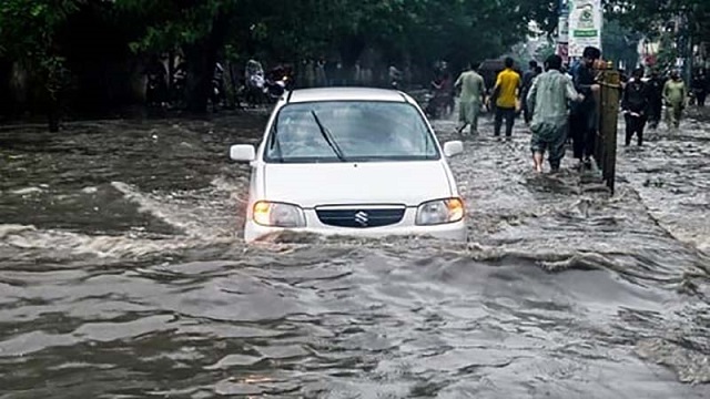 পাকিস্তানে ভয়াবহ বন্যা, মৃত্যু প্রায় ৭০০ জনের