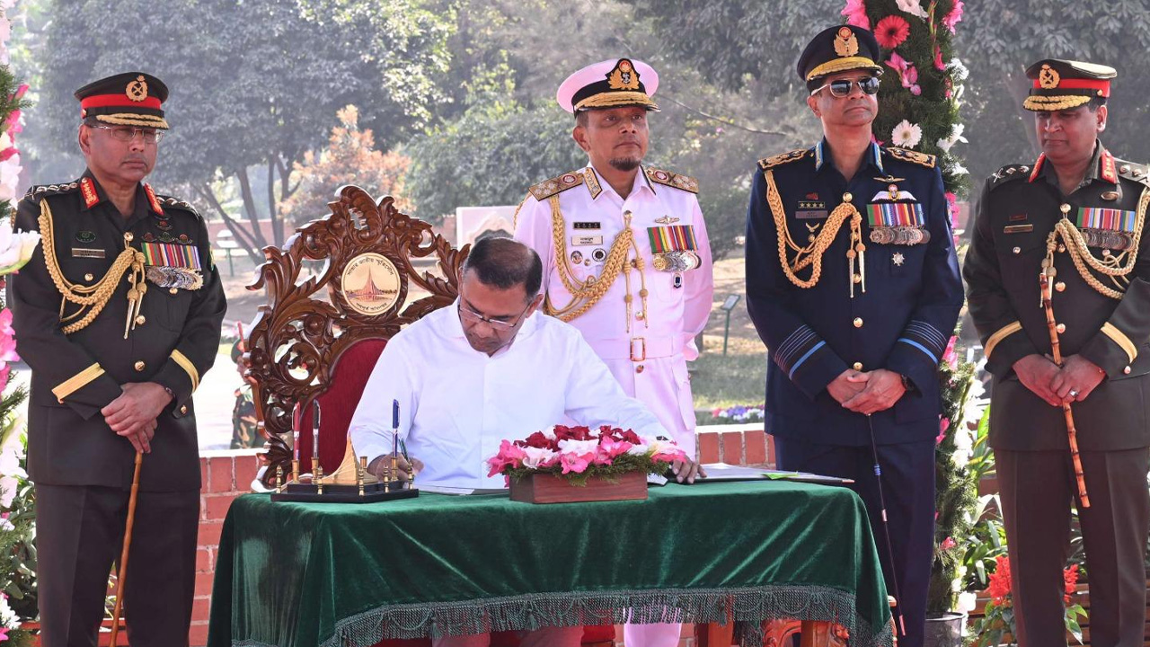 শহীদদের আকাঙ্ক্ষার বাংলাদেশ গড়ার লক্ষ্যেই কাজ শুরু করেছি: প্রধানমন্ত্রী
