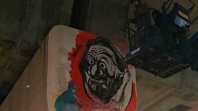 ঢাবিতে ‘ঘৃণার প্রতীক’ হাসিনার সেই ছবি আবার আঁকা হল