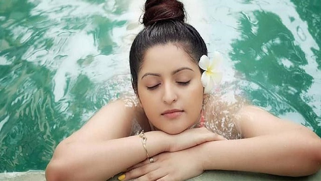 এই ছবিগুলো শুধু ছবি না, এগুলো একটা গল্প—পরীমণিকে ঘিরে ফেসবুকে ঝড়