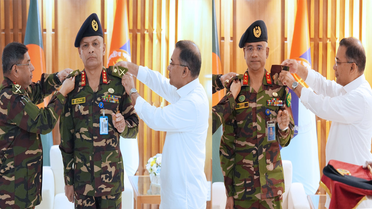 পদোন্নতিপ্রাপ্ত ২ সেনা কর্মকর্তাকে র‌্যাঙ্ক ব্যাজ পরালেন প্রধানমন্ত্রী