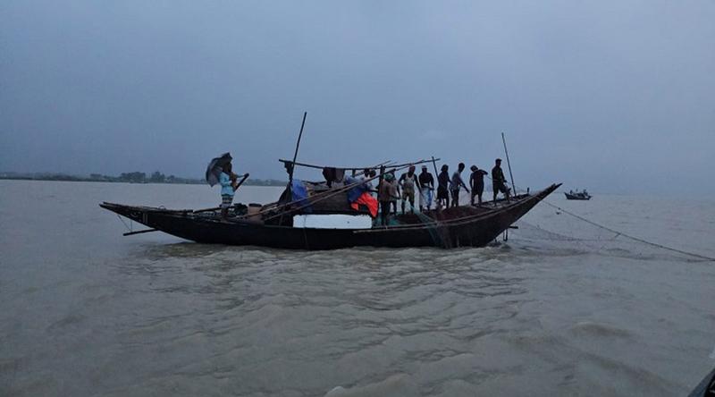 শরীয়তপুরের পদ্মায় ইলিশ নিষেধাজ্ঞা মানছে জেলেরা, প্রশাসনের কড়া নজরদারি