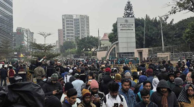 মঙ্গলবার ভোরে খালেদা জিয়ার মৃত্যু: শোকে স্তব্ধ দেশ, এভারকেয়ারে নেতাকর্মীদের ঢল