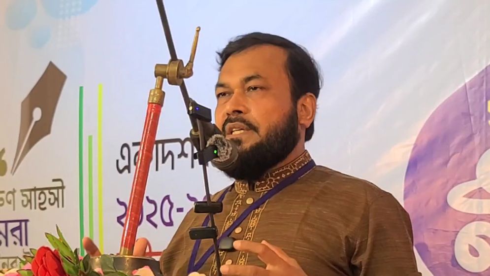 বড় বড় ডিগ্রিধারী দিয়ে দেশের পরিবর্তন হবে না’