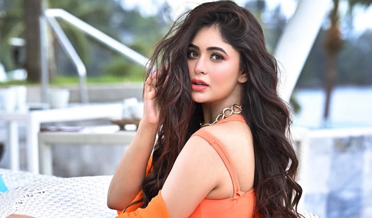 বাবা-মায়ের বিচ্ছেদ নিয়ে খোলামেলা কথা বললেন ঋতাভরী