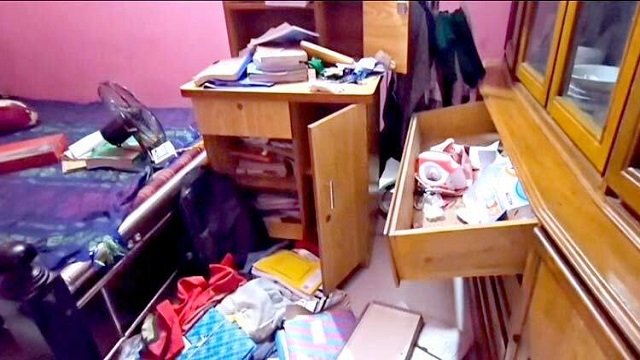 সাভারে ডিবি পরিচয়ে ডাকাতি, স্বর্ণ-টাকা লুট, এলাকায় আতঙ্ক