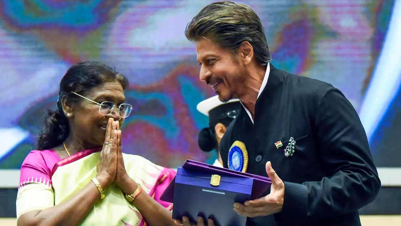 তিন দশক পর জাতীয় চলচ্চিত্র পুরস্কার পেলেন শাহরুখ খান